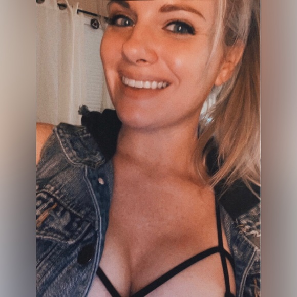 Meet your Posher, Amberleigh - Picture 2 of 6